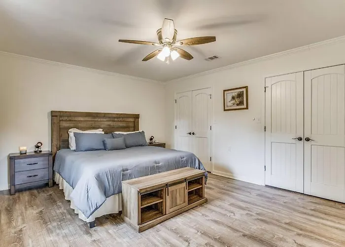 The East Hill Escape, A Bay View Beachy Pensacola