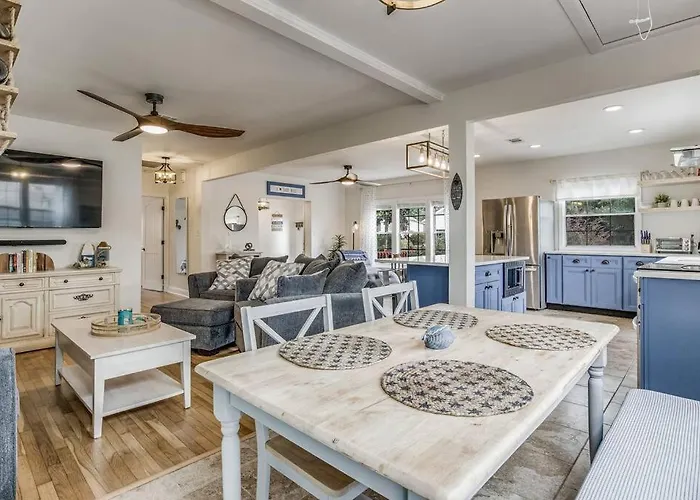 The East Hill Escape, A Bay View Beachy