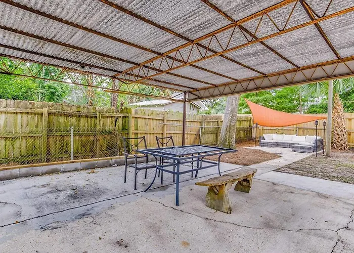 The East Hill Escape, A Bay View Beachy Pensacola