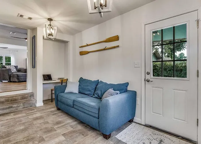 The East Hill Escape, A Bay View Beachy Holiday home *