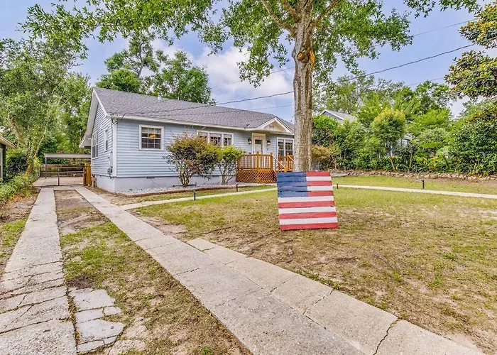 The East Hill Escape, A Bay View Beachy Holiday home Pensacola