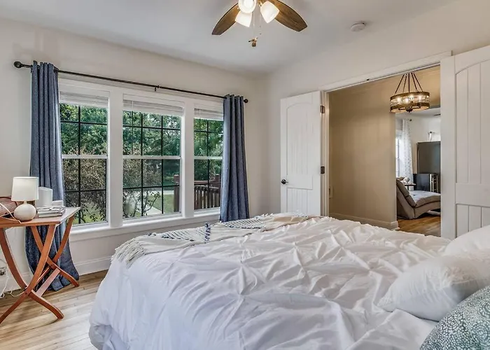 The East Hill Escape, A Bay View Beachy Holiday home