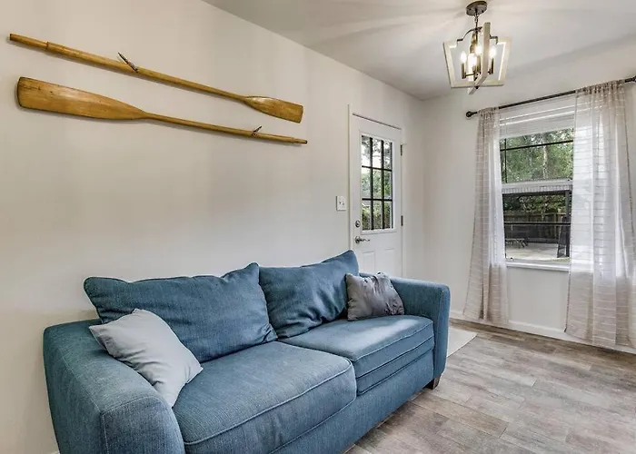 The East Hill Escape, A Bay View Beachy Holiday home *