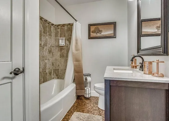 The East Hill Escape, A Bay View Beachy Holiday home Pensacola