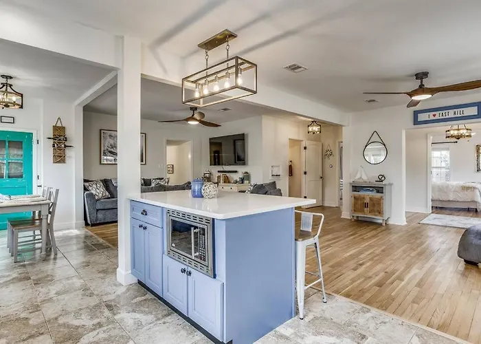 The East Hill Escape, A Bay View Beachy Pensacola