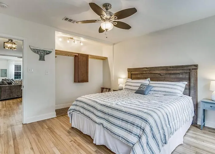 The East Hill Escape, A Bay View Beachy * Pensacola