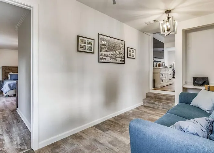 The East Hill Escape, A Bay View Beachy Holiday home *