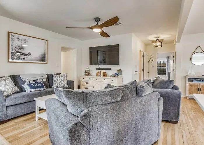 The East Hill Escape, A Bay View Beachy Holiday home Pensacola