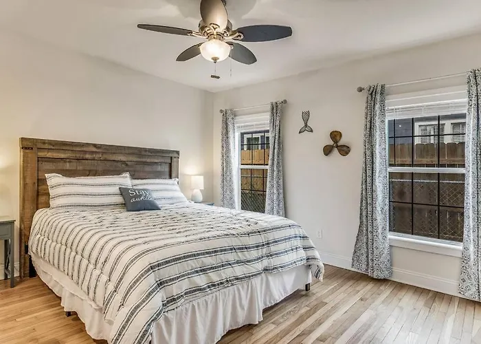 The East Hill Escape, A Bay View Beachy *